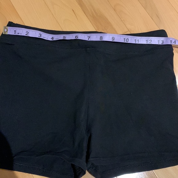 VEUC Black 2.5 in dance or bike shorts - size M Adult - Picture 4 of 16